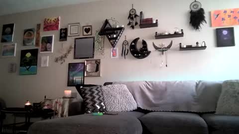 Snapshot of xxxlolalovexxx chatting on 10-21-25, 06:41 Lola online show from 10-21-25, 06:41