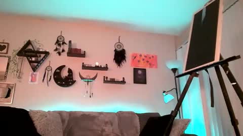 Lola online show from 11-18-25, 01:44