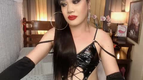 QUEENCY online show from 04-19-26, 06:46