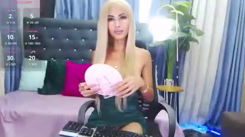 Snapshot of xxyourprincesslutxx chatting on 10-18-25, 07:03 Yasmin online show from 10-18-25, 07:03