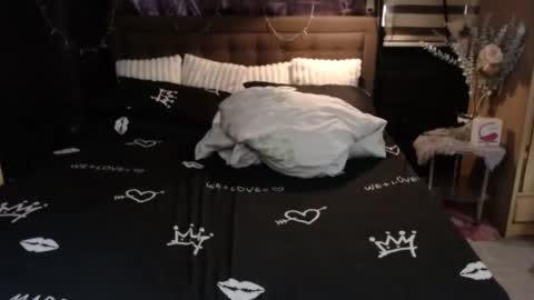 Snapshot of xyourtastyprincess chatting on 02-28-26, 08:37 Angela online show from 02-28-26, 08:37