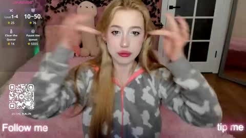 Lina online show from 11-26-25, 03:46