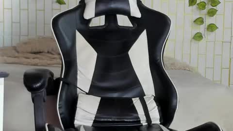 yacksson_lawrence online show from 02-17-26, 02:57