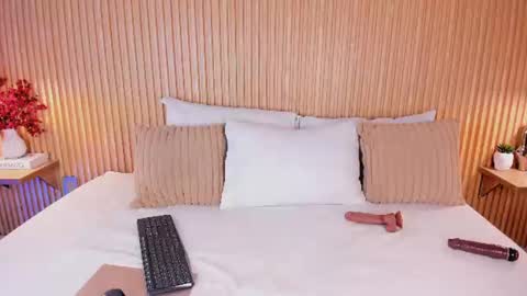 Snapshot of yalezka_ chatting on 06-13-26, 04:43 Yalezka online show from 06-13-26, 04:43