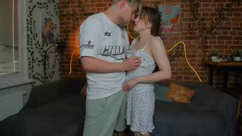 Snapshot of yami_yami_yami chatting on 09-19-25, 02:51 Mia and Andry online show from 09-19-25, 02:51