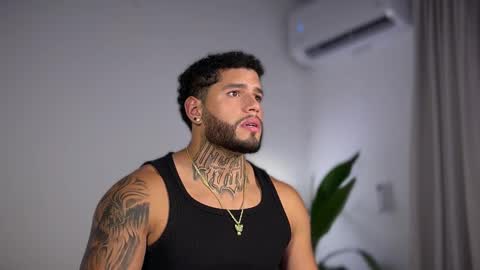 Snapshot of yamp_bigcock chatting on 11-05-25, 02:44 yamp sambrano online show from 11-05-25, 02:44