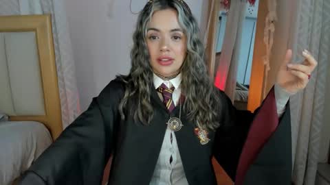 Snapshot of yandracelisoficial chatting on 10-31-25, 02:34 YANDRA CELIS online show from 10-31-25, 02:34