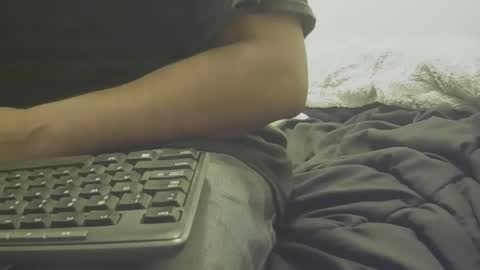 Snapshot of yangolox3 chatting on 11-10-25, 01:48 yangolox3 online show from 11-10-25, 01:48