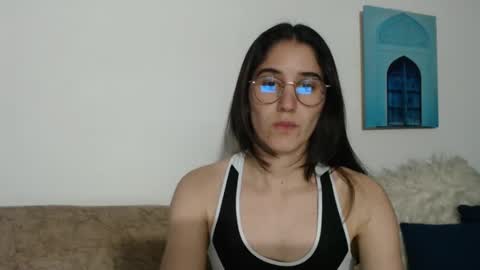 Snapshot of yani_28 chatting on 01-22-25, 12:27 Yani online show from 01-22-25, 12:27