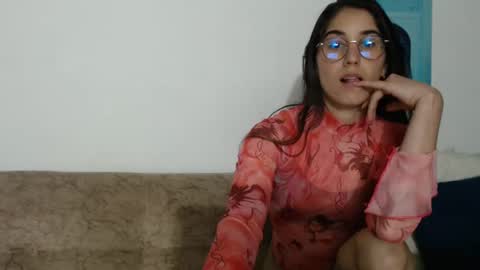 Snapshot of yani_28 chatting on 03-10-25, 01:23 Yani online show from 03-10-25, 01:23