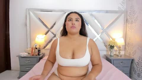 Snapshot of yaragarcia chatting on 05-30-26, 05:48 Yara online show from 05-30-26, 05:48