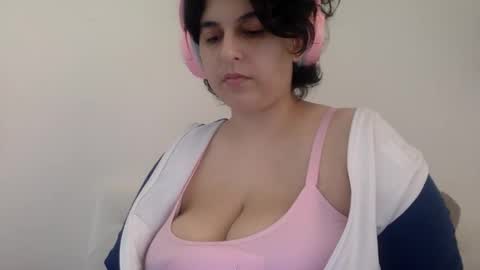 Snapshot of yasminebbyxx chatting on 03-16-26, 10:25 yasminebbyxx online show from 03-16-26, 10:25