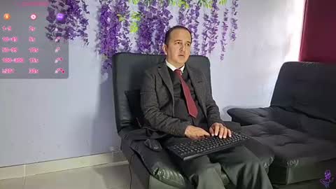 Snapshot of yazfore chatting on 06-18-26, 02:10 Hazzan online show from 06-18-26, 02:10