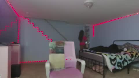 Snapshot of yazminroyal chatting on 12-11-24, 02:33 Yazmin Royal online show from 12-11-24, 02:33