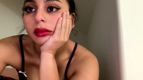 Snapshot of yazzydeleon chatting on 11-13-25, 07:18 yazzydeleon online show from 11-13-25, 07:18