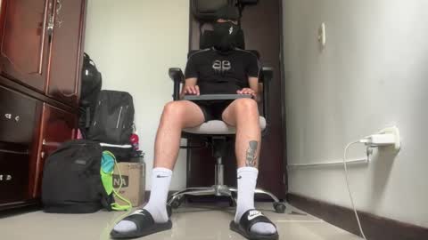 yeisongomezz online show from 05-18-26, 03:29
