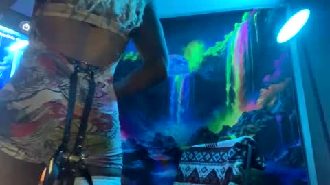Snapshot of yelladaniella chatting on 04-19-26, 04:56 Ella Ts online show from 04-19-26, 04:56