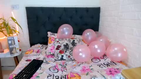 Snapshot of yemfairymcry chatting on 04-28-26, 02:55 YEM online show from 04-28-26, 02:55