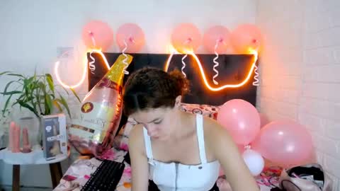 Snapshot of yemfairymcry chatting on 04-30-26, 02:34 YEM online show from 04-30-26, 02:34