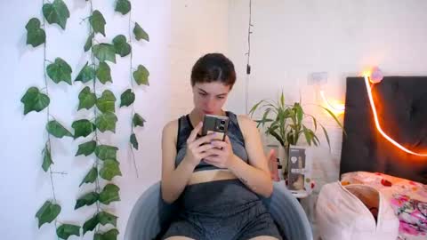 Snapshot of yemfairymcry chatting on 05-22-26, 04:23 YEM online show from 05-22-26, 04:23