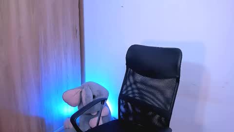 Yenifer Barahona Acuario online show from 12-13-25, 08:14