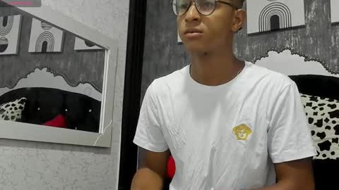 M O R E N O online show from 10-12-25, 08:08