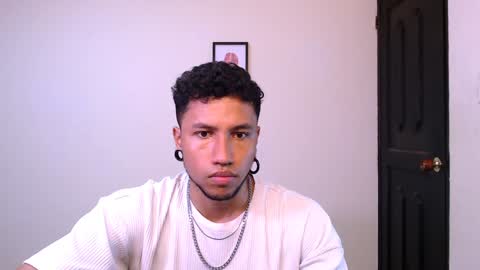 Snapshot of yerfon_s1 chatting on 12-17-24, 04:34 Yeff ind. model online show from 12-17-24, 04:34