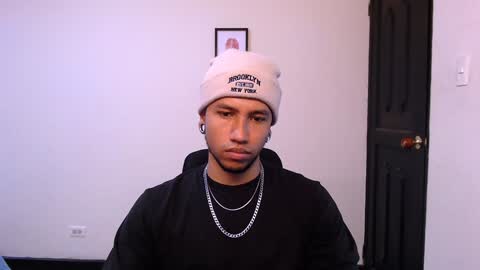 Snapshot of yerfon_s1 chatting on 12-18-24, 05:21 Yeff ind. model online show from 12-18-24, 05:21