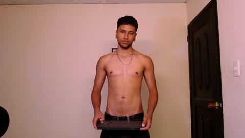 Snapshot of yerfon_s1 chatting on 12-18-24, 10:46 Yeff ind. model online show from 12-18-24, 10:46