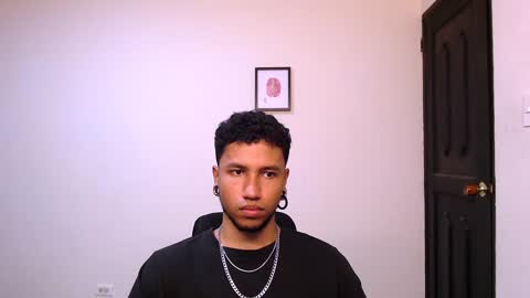 Snapshot of yerfon_s1 chatting on 12-22-24, 10:47 Yeff ind. model online show from 12-22-24, 10:47