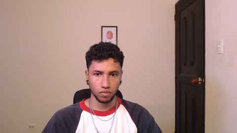 Snapshot of yerfon_s1 chatting on 12-23-24, 08:36 Yeff ind. model online show from 12-23-24, 08:36