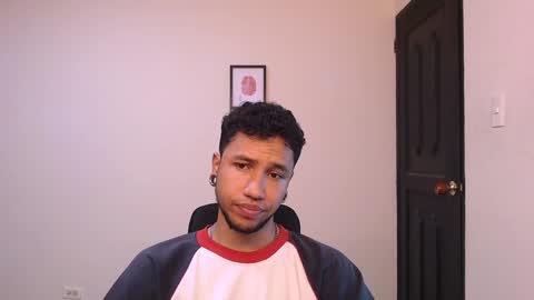 Snapshot of yerfon_s1 chatting on 12-24-24, 01:38 Yeff ind. model online show from 12-24-24, 01:38