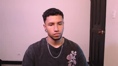 Snapshot of yerfon_s1 chatting on 12-29-24, 02:06 Yeff ind. model online show from 12-29-24, 02:06