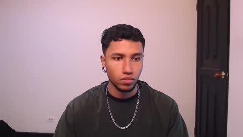 Snapshot of yerfon_s1 chatting on 12-30-24, 10:34 Yeff ind. model online show from 12-30-24, 10:34