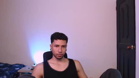 Snapshot of yerfon_s1 chatting on 01-14-25, 12:33 Yeff ind. model online show from 01-14-25, 12:33