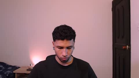 Snapshot of yerfon_s1 chatting on 01-14-25, 06:17 Yeff ind. model online show from 01-14-25, 06:17