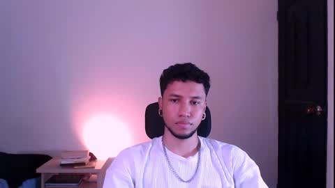 Snapshot of yerfon_s1 chatting on 01-28-25, 01:39 Yeff ind. model online show from 01-28-25, 01:39