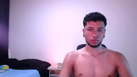 Snapshot of yerfon_s1 chatting on 02-05-25, 01:58 Yeff ind. model online show from 02-05-25, 01:58