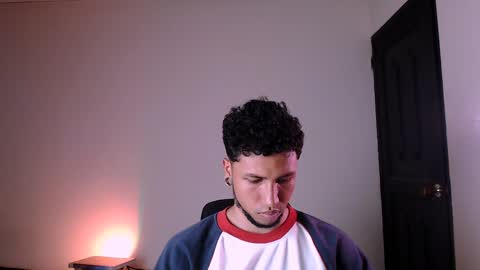 Snapshot of yerfon_s1 chatting on 02-08-25, 01:32 Yeff ind. model online show from 02-08-25, 01:32