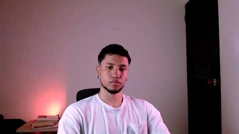 Snapshot of yerfon_s1 chatting on 02-21-25, 09:32 Yeff ind. model online show from 02-21-25, 09:32