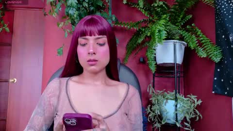 yeriawaddell  online show from 04-10-26, 08:24