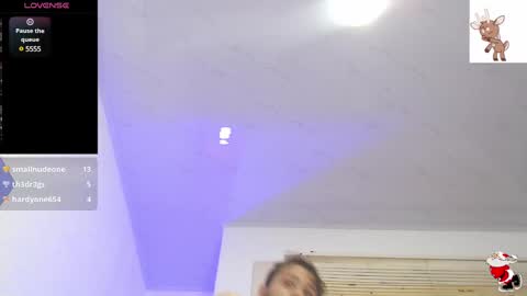 Snapshot of yerito_ chatting on 12-19-24, 12:02 Yero online show from 12-19-24, 12:02