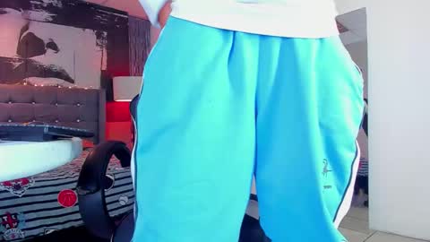 Snapshot of yerk_dan chatting on 11-27-25, 05:09 Yerk online show from 11-27-25, 05:09