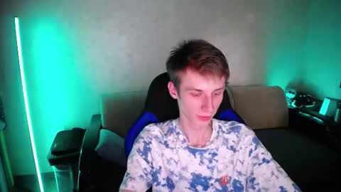 Snapshot of yes_cute_boy_ chatting on 06-24-26, 11:42 Eden online show from 06-24-26, 11:42