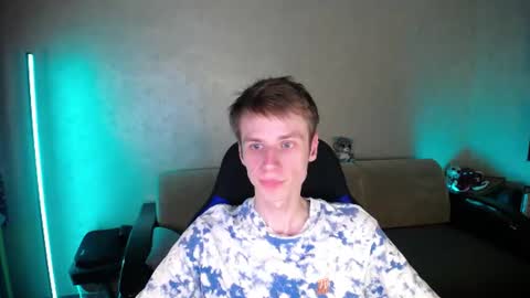 Snapshot of yes_cute_boy_ chatting on 06-28-26, 02:01 Eden online show from 06-28-26, 02:01