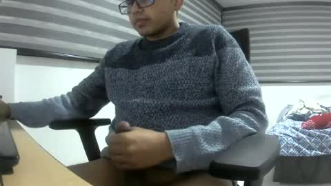 Snapshot of yesidxxx123_ chatting on 06-29-26, 05:03 yesidxxx123_ online show from 06-29-26, 05:03
