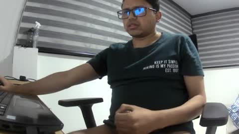 Snapshot of yesidxxx123_ chatting on 07-15-26, 03:45 yesidxxx123_ online show from 07-15-26, 03:45