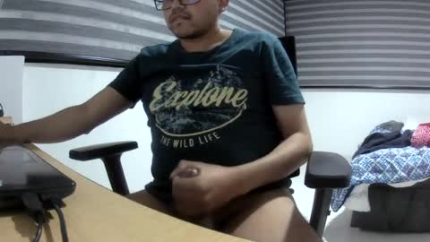 Snapshot of yesidxxx123_ chatting on 07-20-26, 04:05 yesidxxx123_ online show from 07-20-26, 04:05
