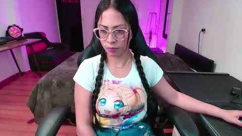 yesie_hot2 online show from 10-28-25, 02:15