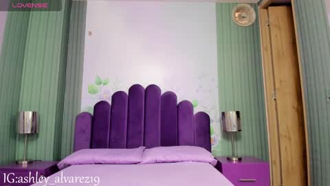 Snapshot of yess__daddy chatting on 02-26-25, 10:15 yess__daddy online show from 02-26-25, 10:15